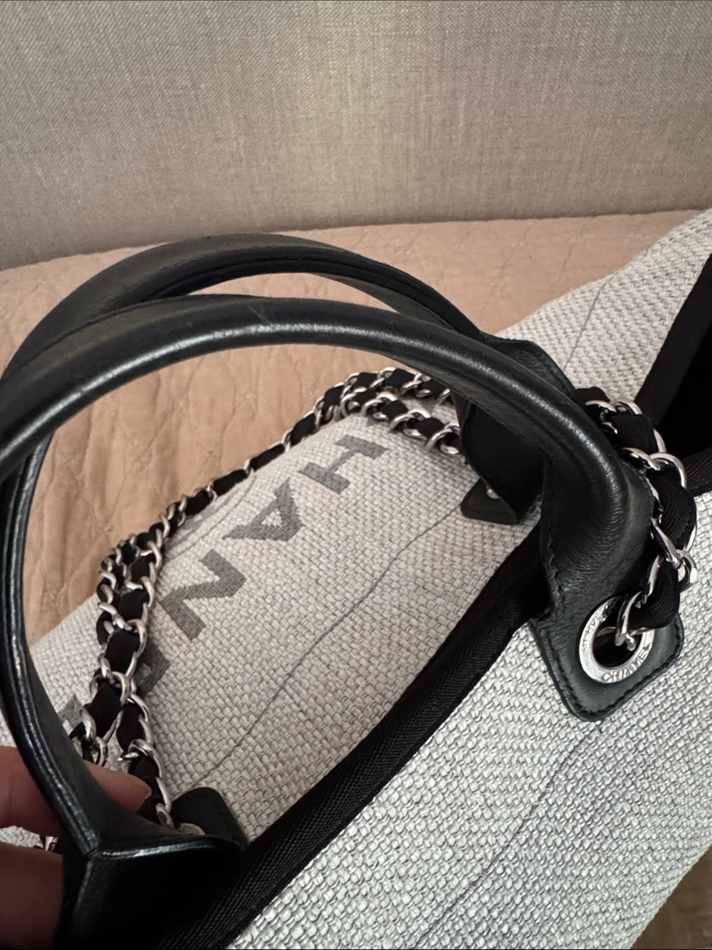 😍😍❤️GORGEOUS CREAM CHANEL DEAUVILLE TOTE ❤️😍😍 Black Leather Trim,Chain Straps